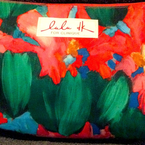 Clinique special edition new with out tags cosmetic case - Picture 2 of 3